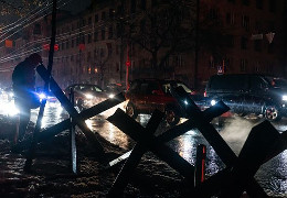 Обстріли, блекаути і відключення світла: чому зима буде не легшою за попередню - BBC Україна