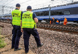 Атака на залізницю у Польщі: невідомі втрутились у систему руху, ввімкнули аварійні сигнали, гімн Росії та промову путіна