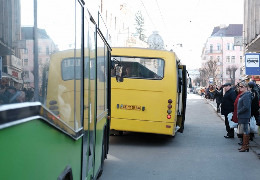 З жовтня у Чернівцях запровадять одноразовий денний квиток для проїзду у комунальному транспорті міста
