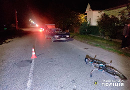 В ДТП на Буковині автомобіль зіштовхнувся з велосипедом: велосипедиста госпіталізували