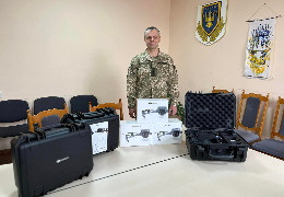 Допомогу на майже мільйон гривень передала військовим громада на Буковині