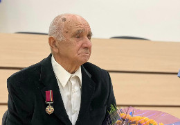 84-річному пенсіонеру з Буковини Миколі Шевчуку, який віддав на ЗСУ свої заощадження, вручили орден від Зеленського