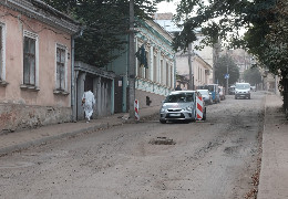 Ремонт вулиці в центрі Чернівців знову призупинили: міська рада шукає нового підрядника
