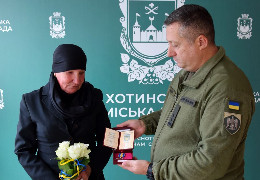 Двох Героїв із однієї громади на Буковині відзначили орденами: нагороди отримали дружина й мати