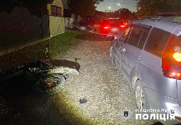На Буковині травмувався підліток на мотоциклі: врізався у "Мазду"