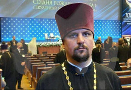 В росії священник РПЦ через ревнощі розчленував дружину, а голову поклав у холодильник