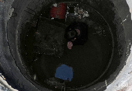 У Чернівцях хлопчик впав у 5-метровий каналізаційний люк. Дитину врятували працівники ДСНС