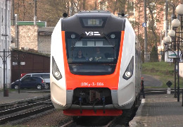 До Чернівців прибув перший потяг із пасажирами з Варшави