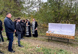 Поховали адвоката митрополита Лонгина, якого судять за розпалювання міжрелігійної ворожнечі. Поліція порушила кримінальне провадження