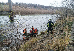 У Чернівцях на річці Прут врятували чоловіка, який застряг на острівці