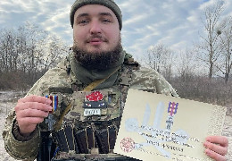 Захисник із Глибоки Нікіта Загудалов отримав відзнаку від Міністра оборони «Хрест доблесті»