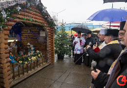 На Центральній площі Чернівців патріарх УГКЦ Святослав освятив Різдвяну шопку