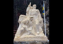 На Путильщині замість знесеного пам'ятника "трьом чекістам" відкрили монумент «Борцям за волю України»