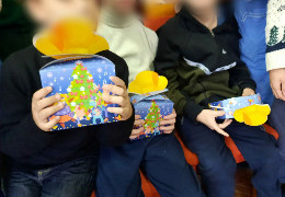 «Труха Україна» передав у дитячі будинки Західної України подарунки до новорічних свят. Чернівецькі дітлахи теж будуть із гостинцями