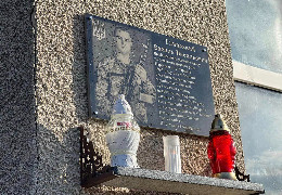 У селі Кулівці на Буковині на фасаді місцевої школи відкрили меморіальну дошку на честь загиблого Героя Василя Глинського