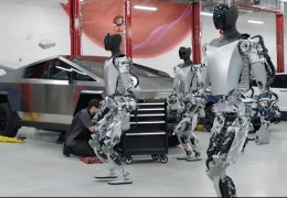 На заводі компанії Tesla робот вийшов з-під контролю та напав на інженера