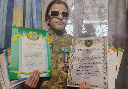 Десятирічна незряча школярка зі Львівщини Анна-Марія співами у церквах зібрала 2 мільйони гривень для ЗСУ