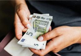 Євросоюз хоче заборонити готівкові розрахунки на суму понад 10 000 євро