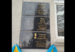 У Вартиковецькій школі на Кельменеччині відкрили меморіальні дошки трьом колишнім учням, які загинули, захищаючи Україну від рашистів