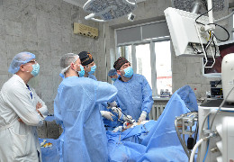 Вперше у Чернівецькій обласній лікарні провели часткове видалення шлунка пацієнту з раком