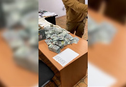 Під час обшуків у колишнього голови Чернігівської обласної ВЛК виявили майже 1 мільйон доларів США