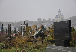 Щоб не заблукати між могилами: на цвинтарі в Чернівцях встановили QR-позначки та створили онлайн-карту