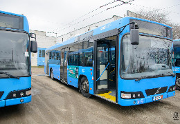 Чернівці отримали від Угорщини ще п’ять автобусів Volvo. Мер міста показав, як вони виглядають