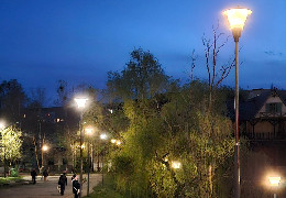 Нічні прогулянки стануть безпечними: на алеї біля набережної в парку "Жовтневий" відновили освітлення