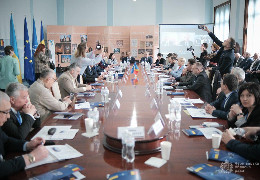 Шлях України в НАТО: в Чернівцях провели українсько-румунський круглий стіл