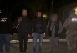 Тікали вночі через ліс: на Буковині затримали чоловіків, які хотіли незаконно перетнути кордон
