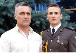 Знайшли закривавлений автомобіль військових батька і сина, які вбили поліцейського у Вінницькій області.