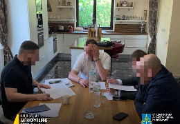 НАБУ розшукує двох бізнесменів, причетних до схеми контрабанди на Чернівецькій митниці - ЗМІ