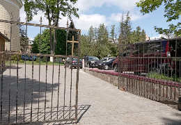 Ділянка на території собору Московського патріархату в центрі Чернівців стане платною парковкою