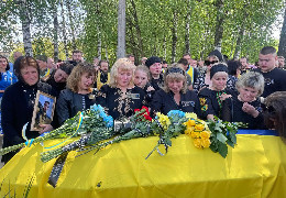 У Чернівцях попрощалися із 19 військовослужбовцями 10 окремої гірсько-штурмової бригади "Едельвейс", які загинули під час авіанальоту на Київщині у березні 2022 року