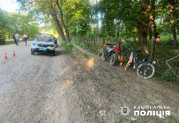 На Герцаївщині у ДТП постраждало двоє дітей: 15-річний мотоцикліст наїхав на 9-річну велосипедистку