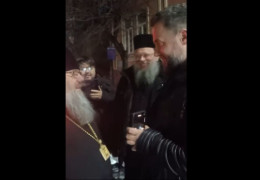 Відео, як попи Мелетій і Нікіта з московського патріархату перестріли у Чернівцях священика ПЦУ Романа Грищука