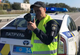 Оплату штрафів водіями без терміналів планують масштабувати на всю Україну. Експеримент “обкатали” на Буковині