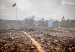 У Чернівцях біля флагштоку сталася пожежа