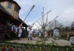 У Музеї просто неба у Чернівцях відбулося красиве етнографічне свято «Буковинське Пущення»