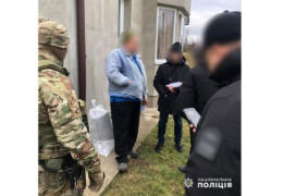 На Буковині за шахрайство судитимуть "псевдожурналіста", який надурив на гроші та вкрав машину у родини мобілізованого. Пишуть, що це Дмитро Каланча