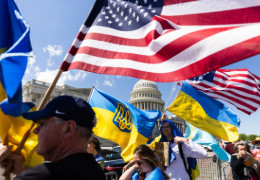 США можуть уже у квітні позбавити легального статусу близько 240 тисяч українських біженців – Reuters