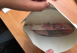 Найчастіше українці стикаються з проявом корупції в школах і медзакладах - опитування