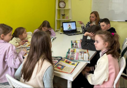 Педагогиня з Чернівців за грантові кошти відкрила школу англійської мови для дітей