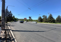 На кільці біля Дріжджзаводу у Чернівцях повністю завершили ремонт дороги і постелили верхній шар асфальту