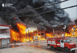 Жахливі кадри: Як російські фашисти спалили дронами ринок Барабашово у Харкові