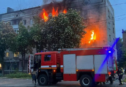 Рашисти двічі атакували Київ за ніч. Є загиблі, влучання у будинки, спалахнули пожежі. Була атака на Запоріжжя