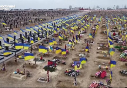 Дорогий похорон на переповнених цвинтарях. Як в Україні ховають убитих через вторгнення Росії