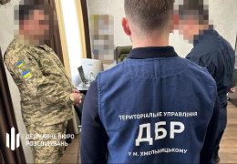 ДБР затримало проректора Академії прикордонних військ у Хмельницькому, який змушував підлеглих будувати йому будинок (ВІДЕО)