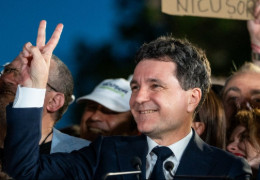 У Румунії після підрахунку 98,8% голосів на президентських виборах перемагає прозахідний Нікушор Дан