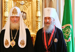 Матрона Московська на службі у храмах Буковини, Або як митрополит Онуфрій не може попрощатися з московським патріархатом